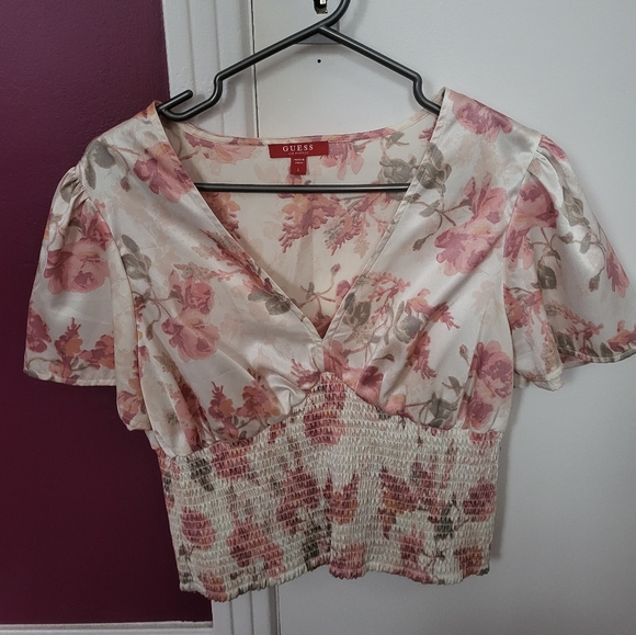 Large floral guess top - Picture 2 of 4
